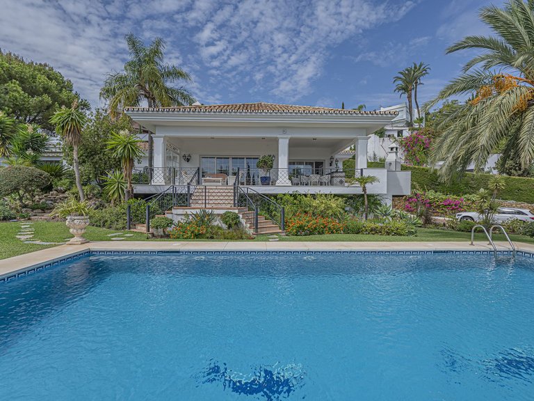 Villa for Sale in El Paraiso, Malaga 6