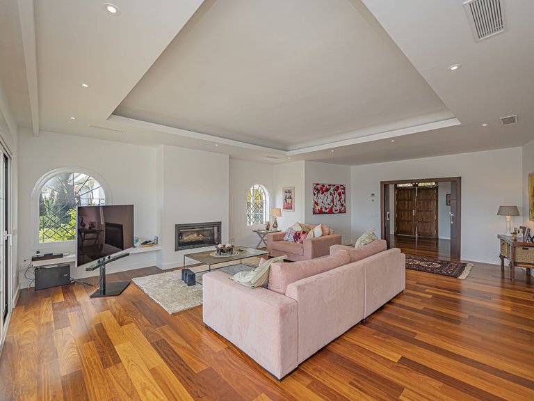 Villa for Sale in El Paraiso, Malaga 7