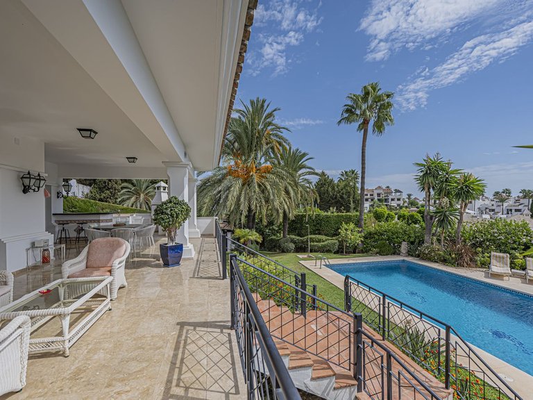 Villa for Sale in El Paraiso, Malaga 8