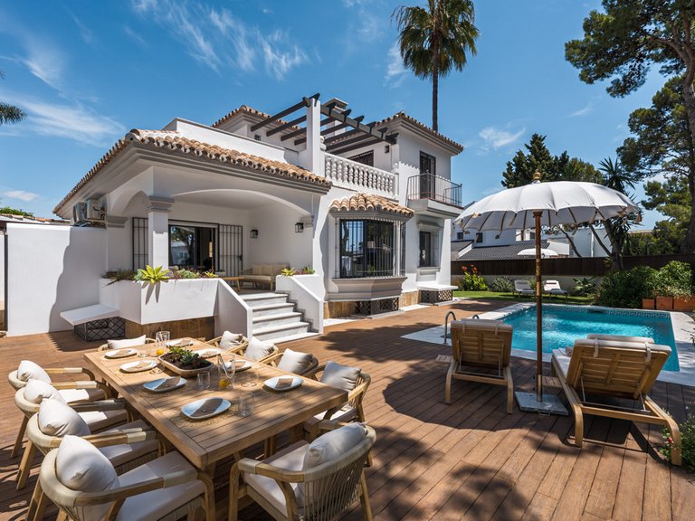 Villa for Sale in Nueva Andalucía, Malaga 1