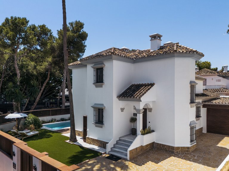 Villa for Sale in Nueva Andalucía, Malaga 13
