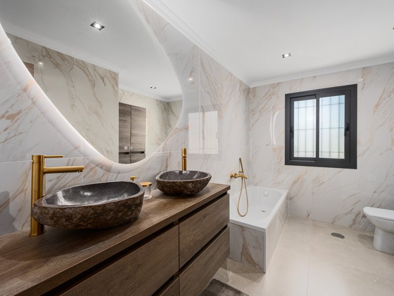Villa for Sale in Nueva Andalucía, Malaga 17