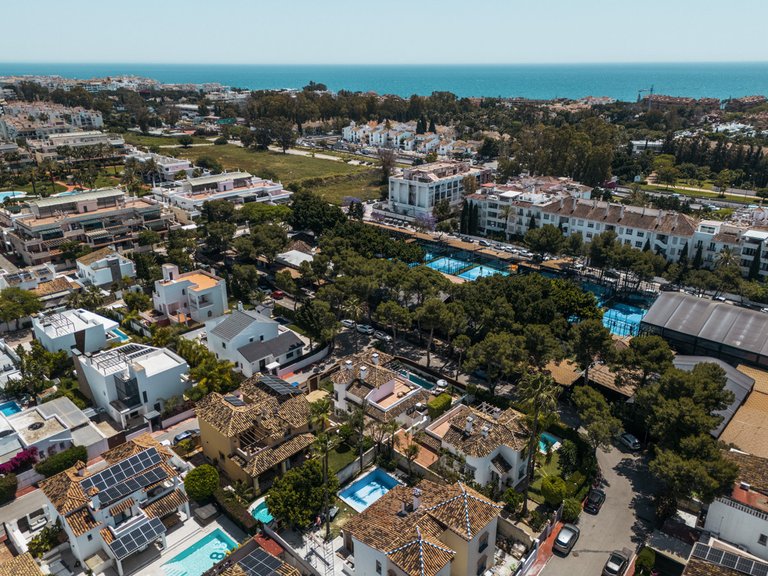 Villa for Sale in Nueva Andalucía, Malaga 30