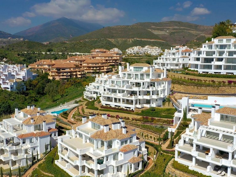 Apartment for Sale in Nueva Andalucía, Malaga 1