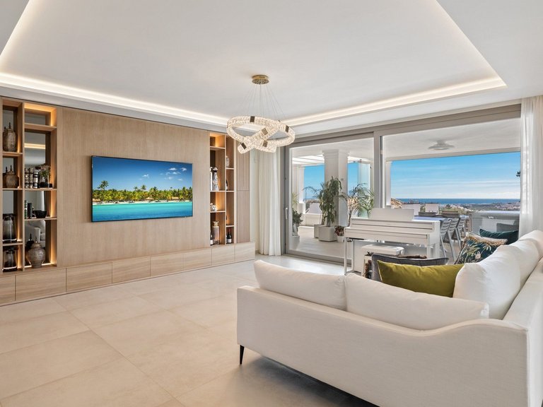 Apartment for Sale in Nueva Andalucía, Malaga 25