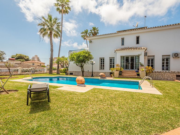 Villa for Sale in Benalmadena Costa, Malaga 1