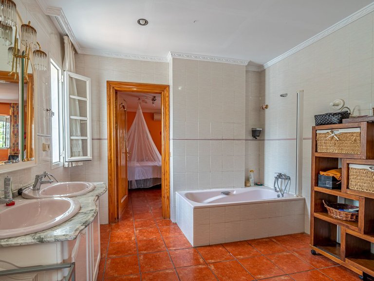 Villa for Sale in Benalmadena Costa, Malaga 27