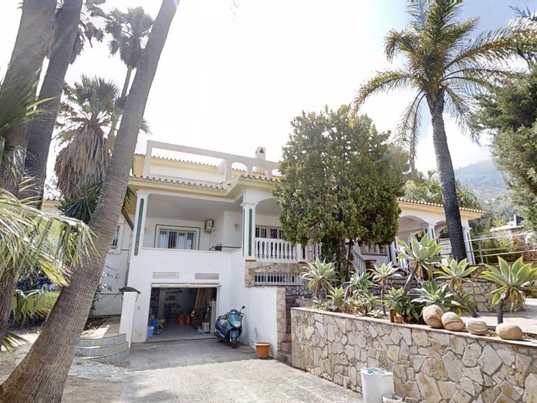 Villa for Sale in Alhaurín De La Torre, Malaga 3