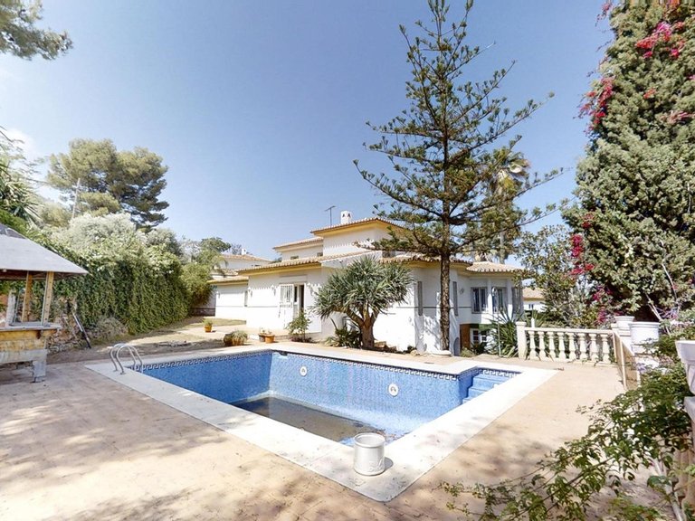 Villa for Sale in Alhaurín De La Torre, Malaga 8