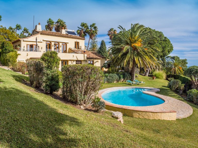 Villa for Sale in Estepona, Malaga 2