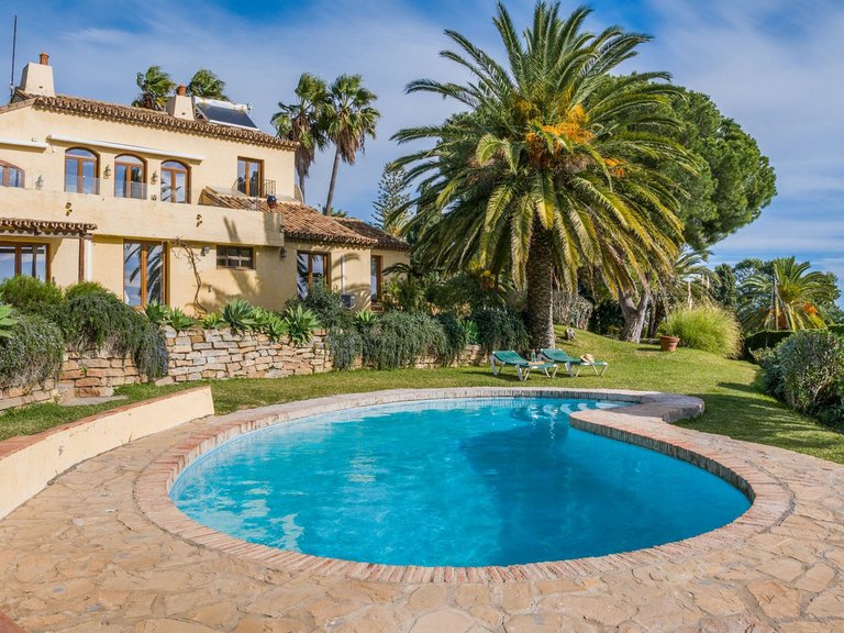 Villa for Sale in Estepona, Malaga 3