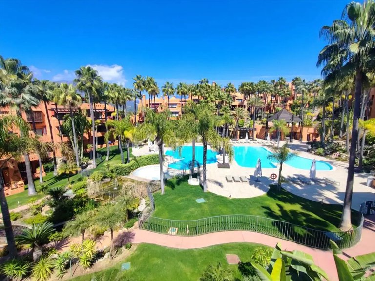 Apartment for Sale in Nueva Andalucía, Malaga 1