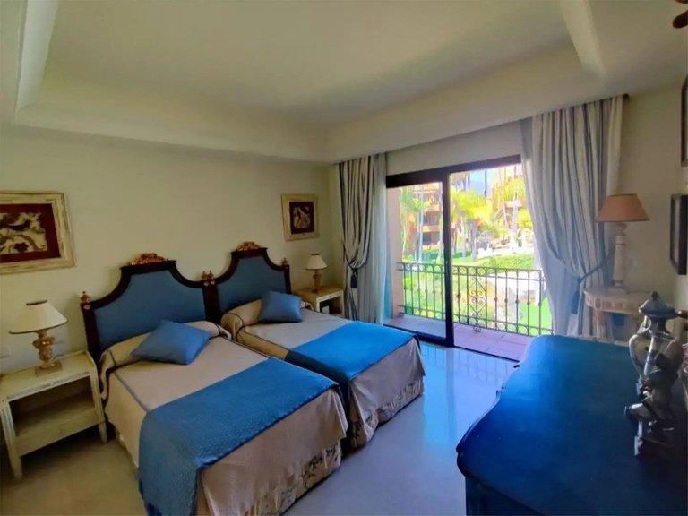 Apartment for Sale in Nueva Andalucía, Malaga 11
