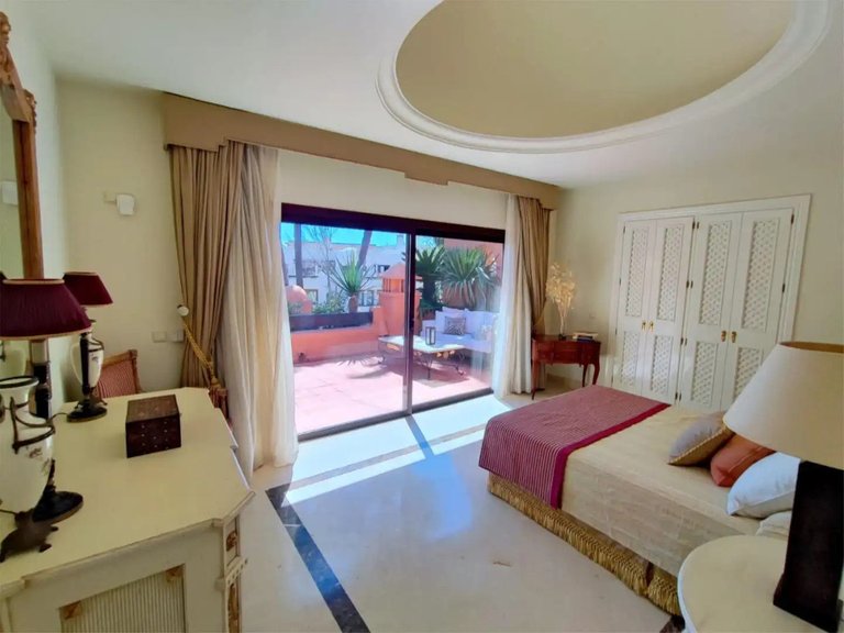 Apartment for Sale in Nueva Andalucía, Malaga 14