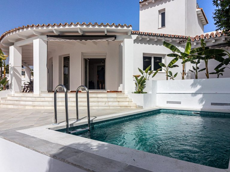 Villa for Sale in Benalmadena Costa, Malaga 1