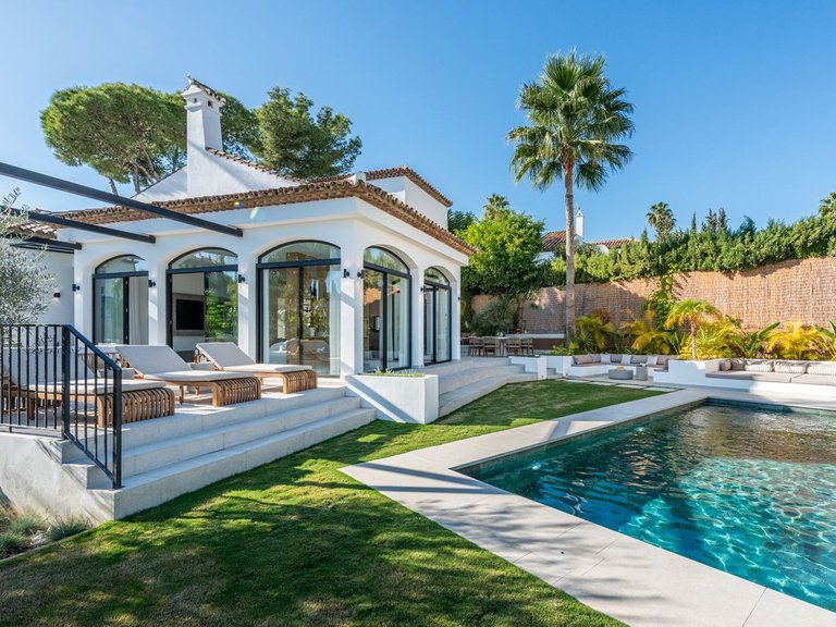 Villa for Sale in Nueva Andalucía, Malaga 2