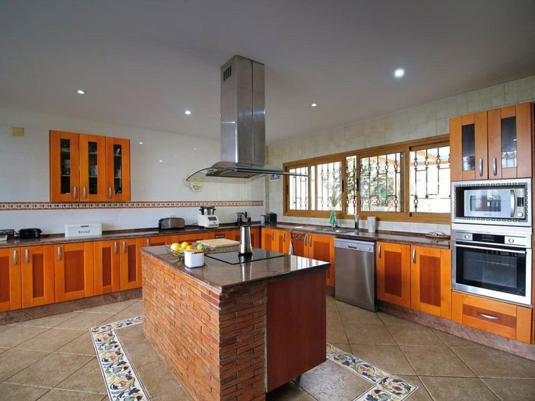 Villa for Sale in Benalmadena, Malaga 24