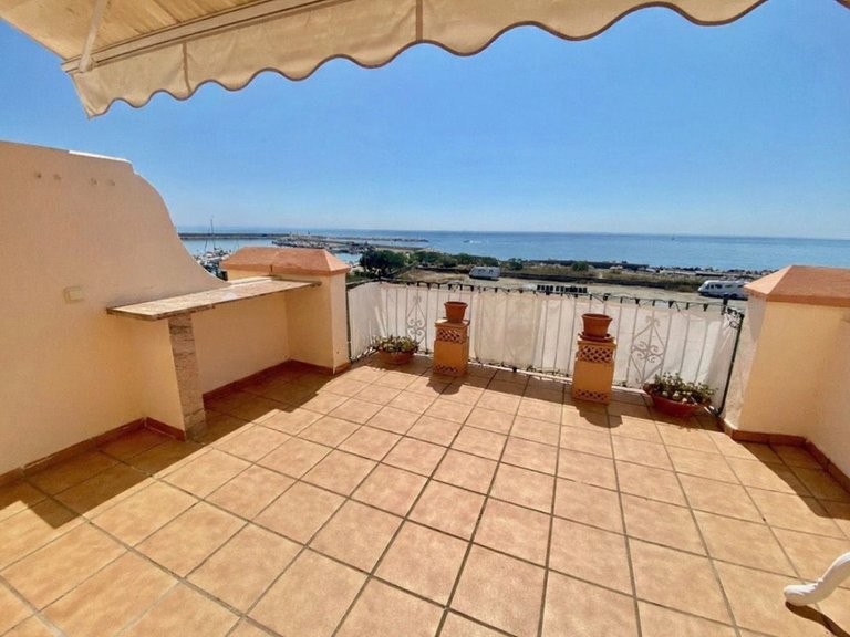 Villa for Sale in Estepona, Malaga 1