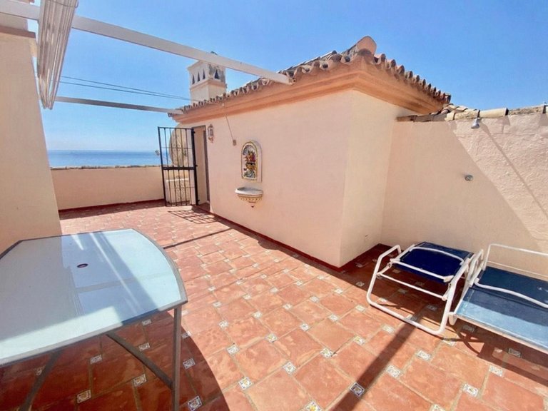 Villa for Sale in Estepona, Malaga 11