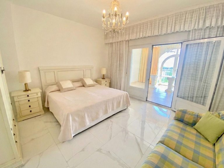 Villa for Sale in Estepona, Malaga 12
