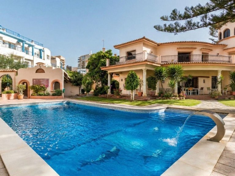 Villa for Sale in Estepona, Malaga 2