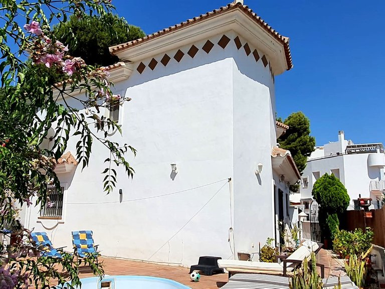Villa for Sale in Torreblanca, Malaga 25