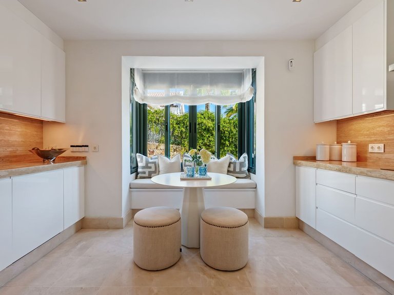 Villa for Sale in Nueva Andalucía, Malaga 12