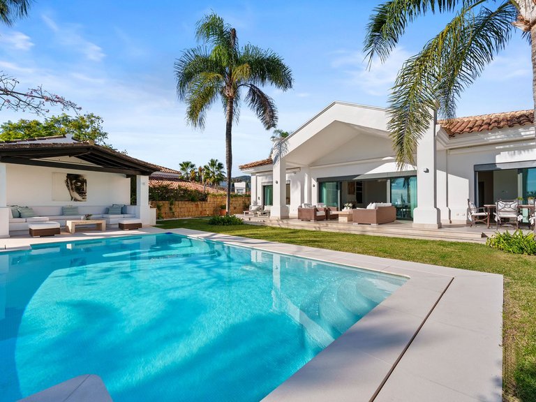 Villa for Sale in Nueva Andalucía, Malaga 20