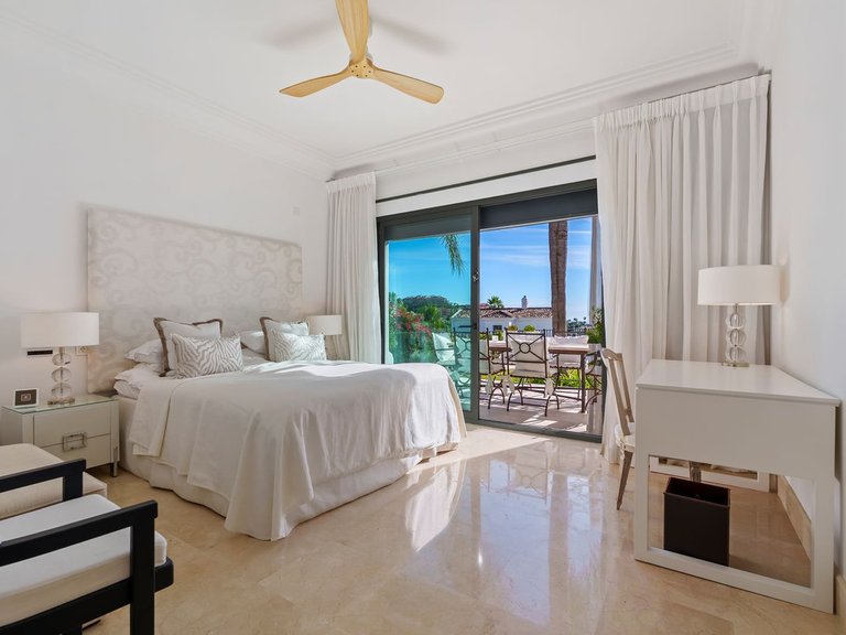 Villa for Sale in Nueva Andalucía, Malaga 23