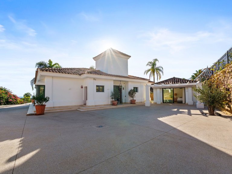 Villa for Sale in Nueva Andalucía, Malaga 33