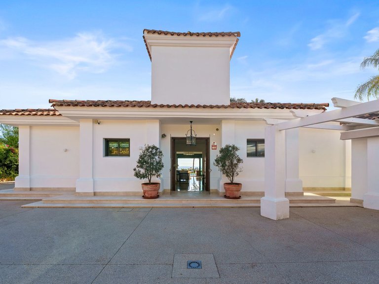 Villa for Sale in Nueva Andalucía, Malaga 34