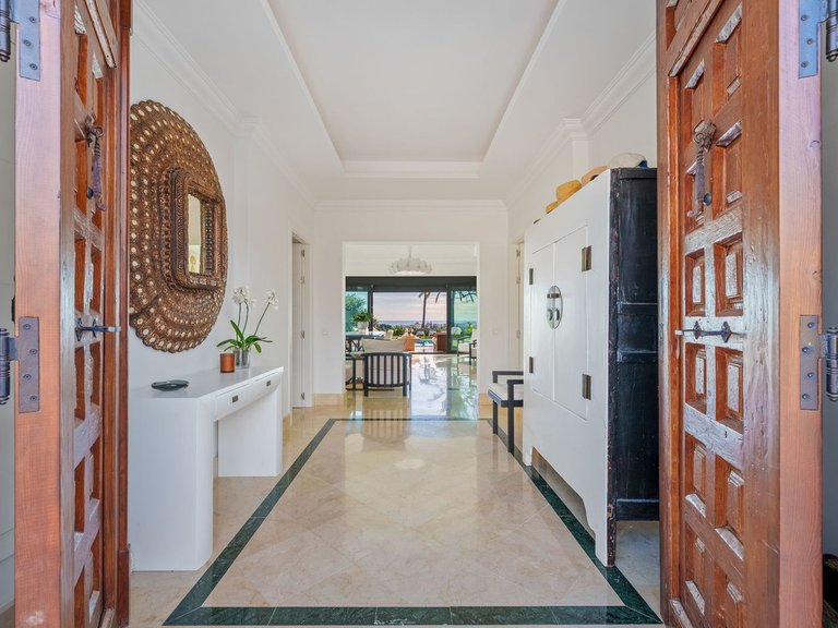 Villa for Sale in Nueva Andalucía, Malaga 36