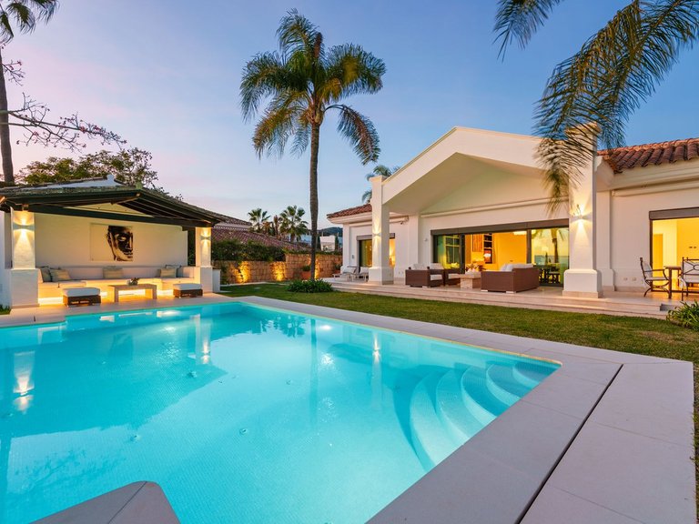 Villa for Sale in Nueva Andalucía, Malaga 42