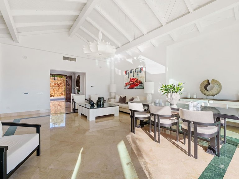 Villa for Sale in Nueva Andalucía, Malaga 6