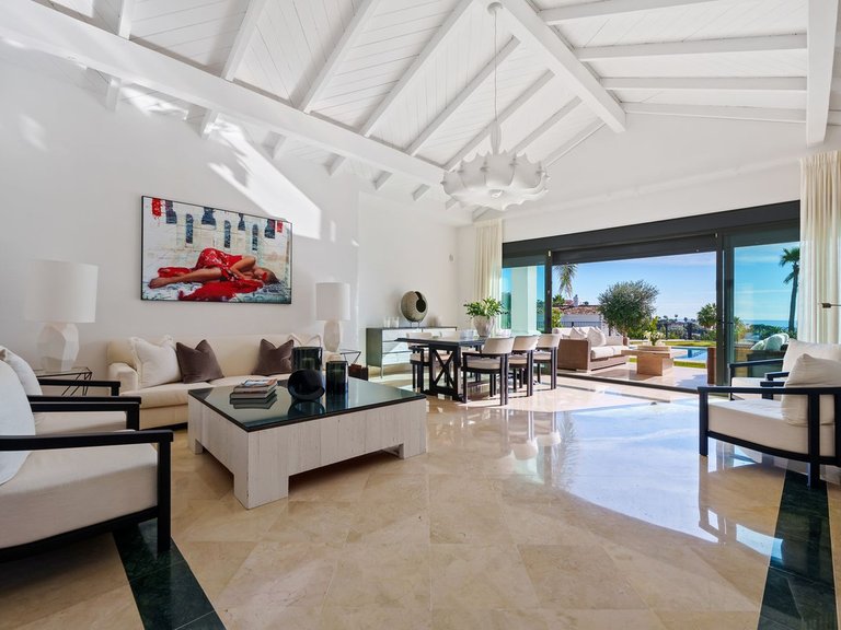 Villa for Sale in Nueva Andalucía, Malaga 9
