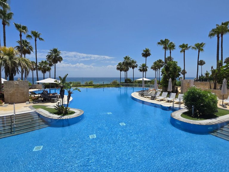 Apartment for Sale in New Golden Mile, Malaga 1