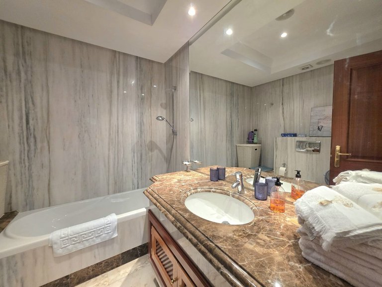 Apartment for Sale in New Golden Mile, Malaga 15