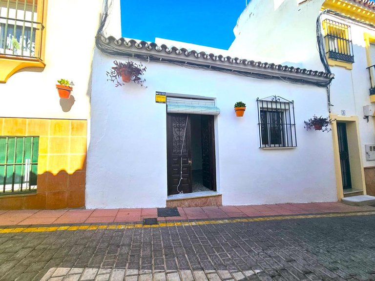 Villa for Sale in Estepona, Malaga 1