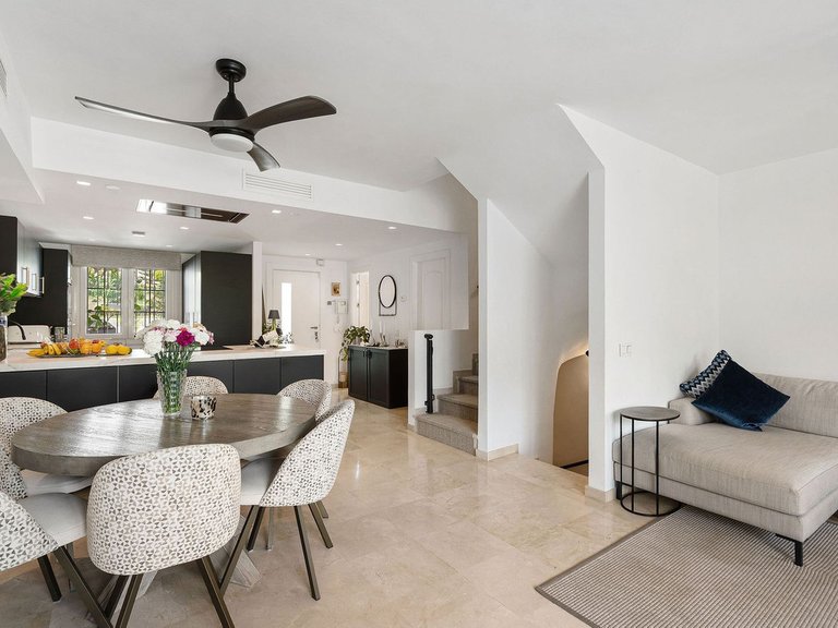 Villa for Sale in Nueva Andalucía, Malaga 11