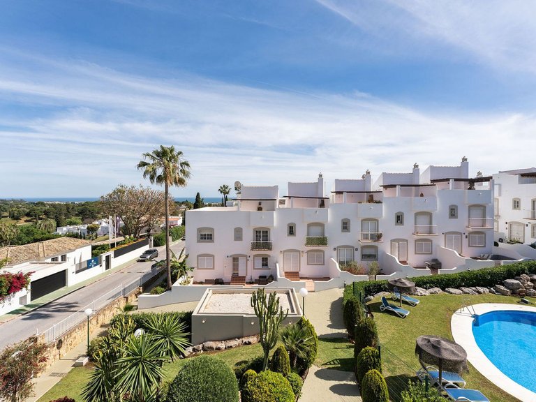 Villa for Sale in Nueva Andalucía, Malaga 2