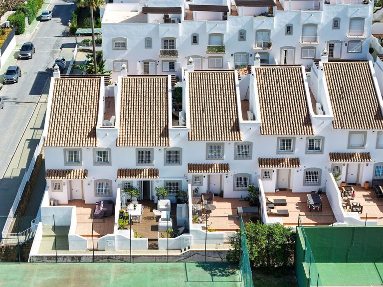 Villa for Sale in Nueva Andalucía, Malaga 39