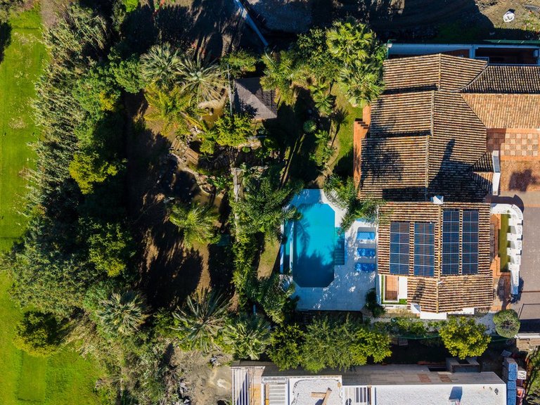 Villa for Sale in El Paraiso, Malaga 1