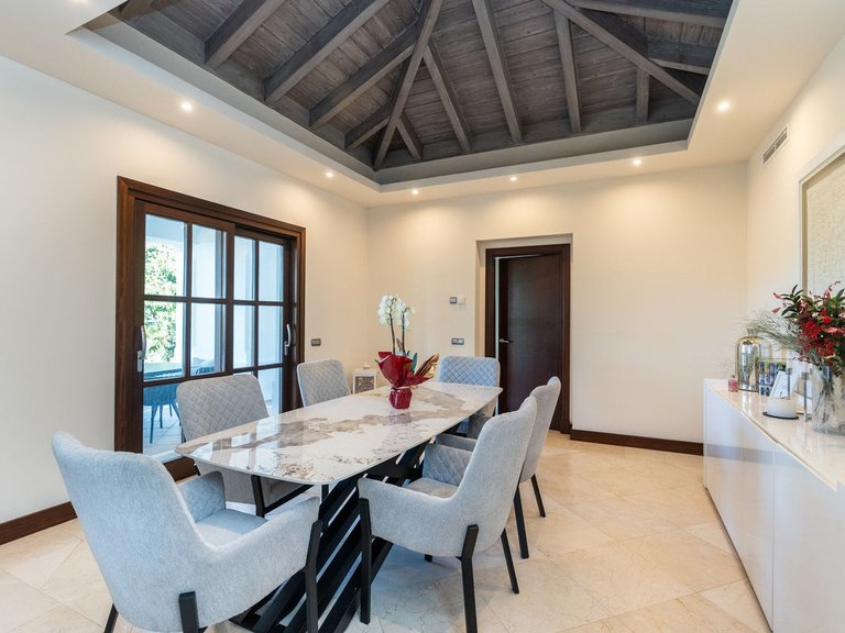 Villa for Sale in El Paraiso, Malaga 12