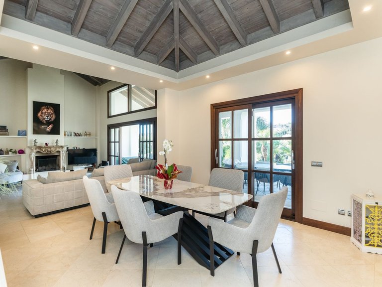 Villa for Sale in El Paraiso, Malaga 13