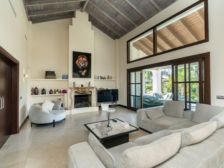 Villa for Sale in El Paraiso, Malaga 14