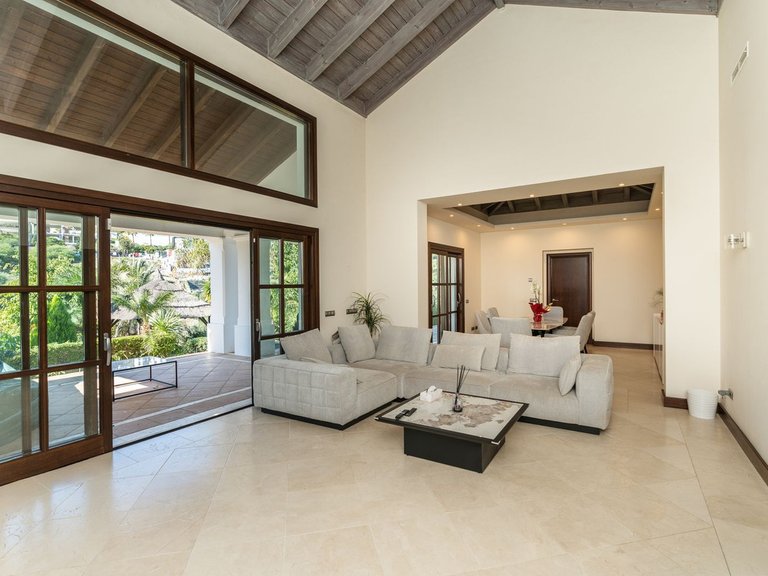 Villa for Sale in El Paraiso, Malaga 15