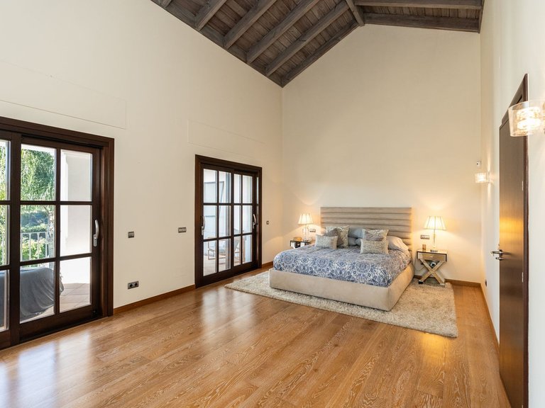 Villa for Sale in El Paraiso, Malaga 16