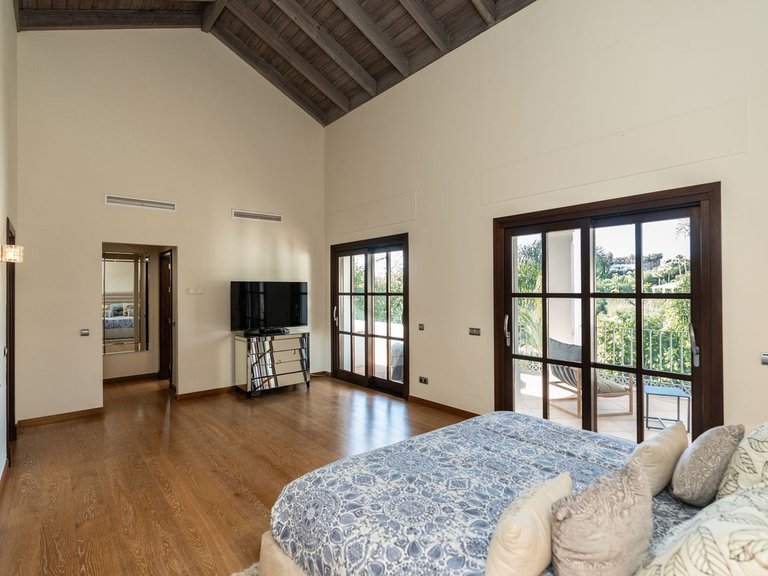 Villa for Sale in El Paraiso, Malaga 17