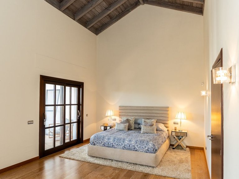 Villa for Sale in El Paraiso, Malaga 18