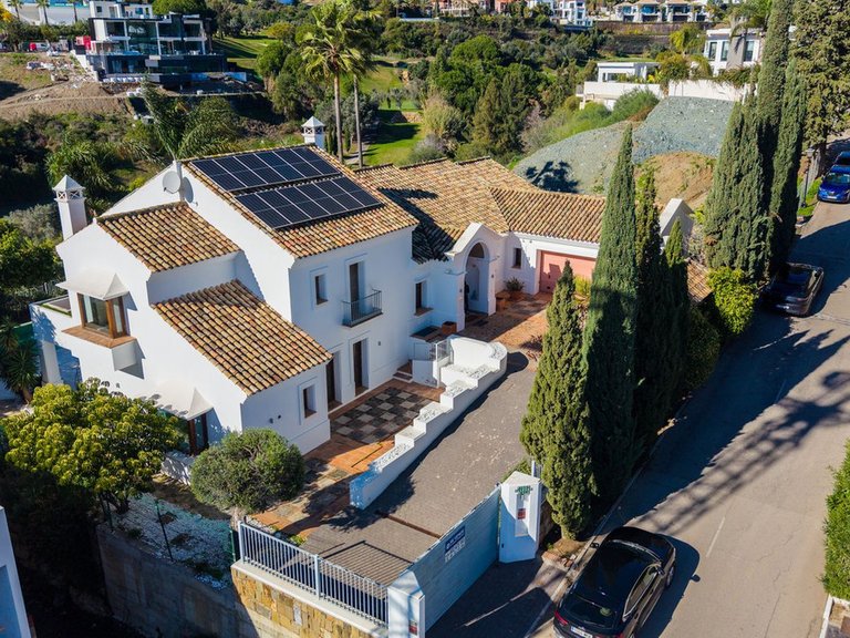 Villa for Sale in El Paraiso, Malaga 2